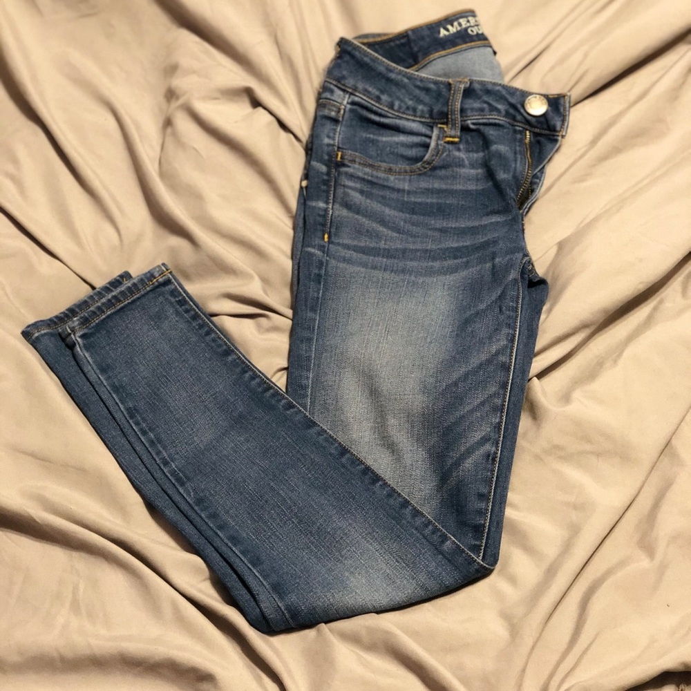 American Eagle blue jeans!